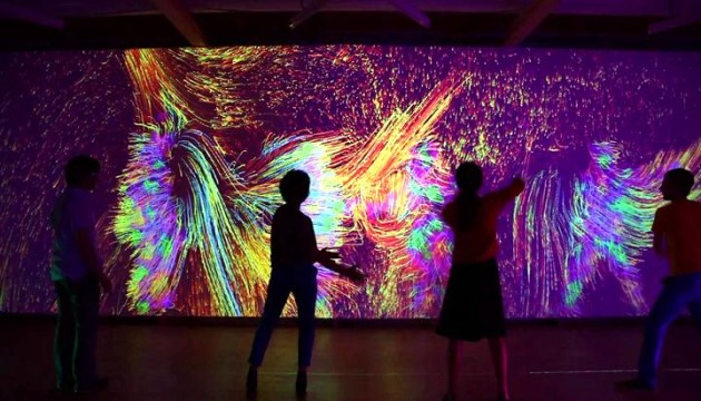 體感互動投影-互動五彩人形.jpg