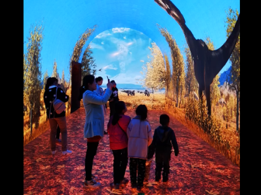 沉浸式空間LED屏?xí)r光隧道-好奇數(shù)字科技