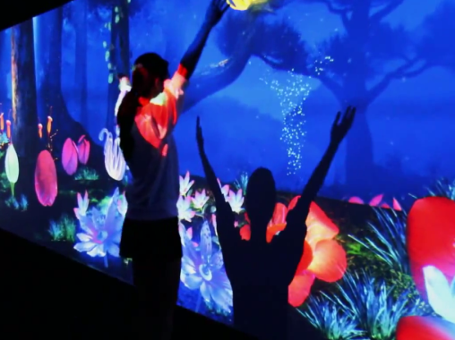 墻面投影體感互動(dòng)-蘇州好奇數(shù)字科技