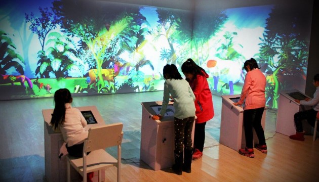 互動(dòng)涂鴉墻-墻面互動(dòng)涂鴉-科技互動(dòng)墻-互動(dòng)繪畫投影-互動(dòng)涂鴉墻-墻面投影互動(dòng)-投影互動(dòng)涂鴉-好奇數(shù)字科技