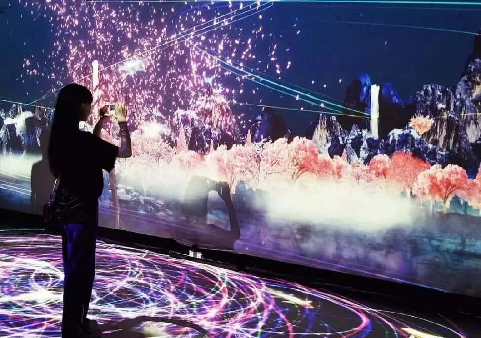 沉浸式互動投影融合-蘇州好奇數(shù)字科技有限公司.jpg