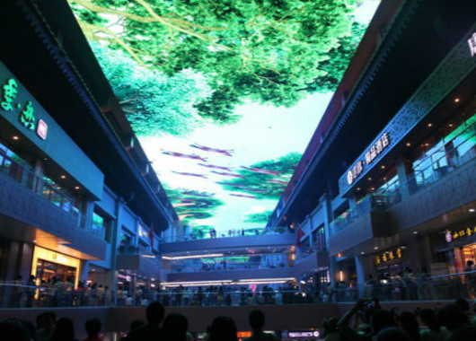 天幕投影在商業(yè)步行街的應(yīng)用場景