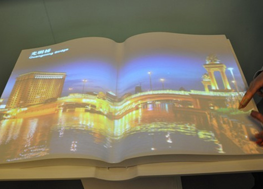 電?翻書、空中翻書、感應(yīng)翻書、互動(dòng)翻書、虛擬翻書在汽車官、婚紗影樓等商業(yè)場所的應(yīng)用場景