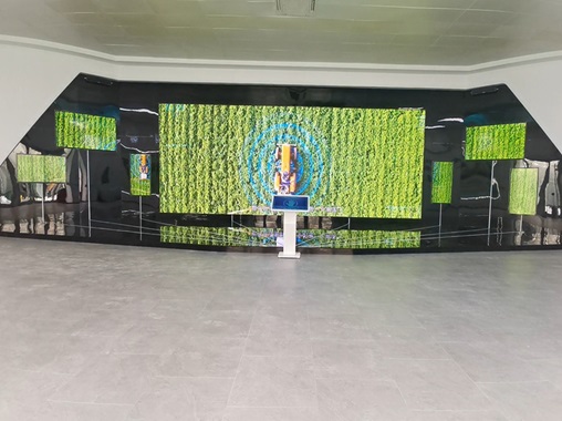 觸摸互動一體機(jī)與 LED 大屏的完美組合-蘇州好奇數(shù)字科技