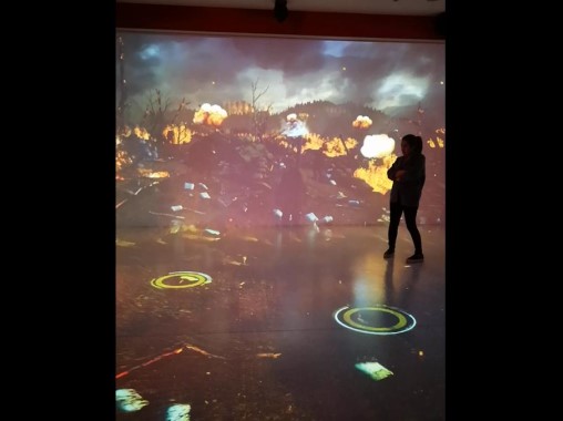 沉浸式cave空間-四折幕投影互動